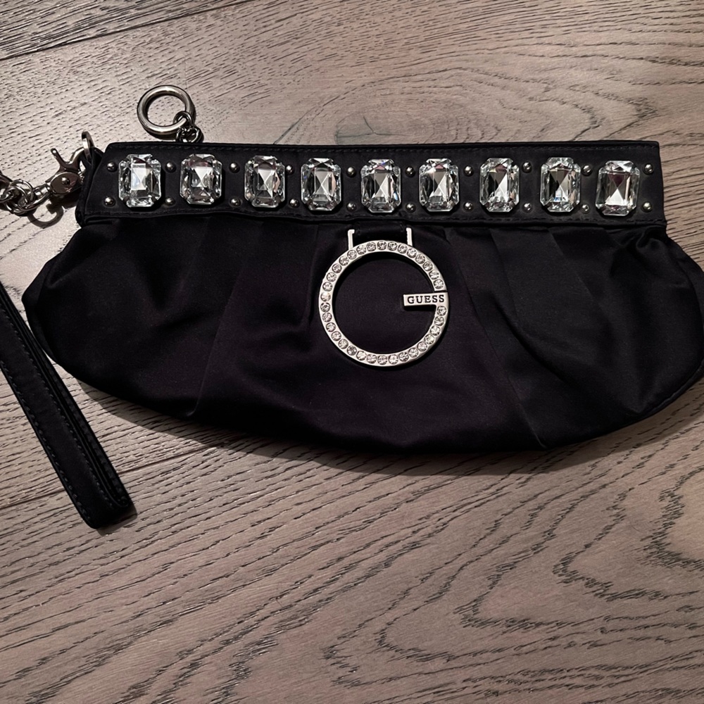 Guess clutch